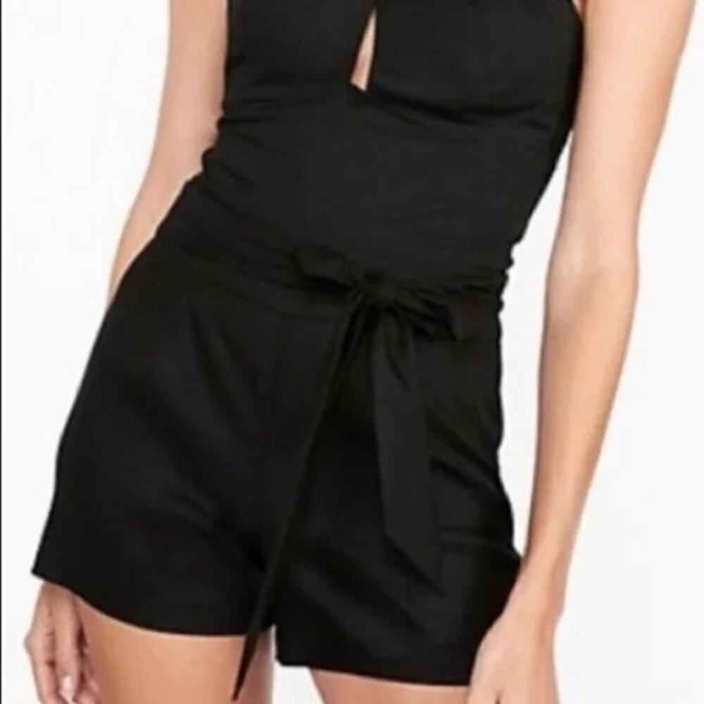 EXPRESS WOMANS SHORTIE Black EXTREME HIGH RISE SHORTS Pleated Size 14